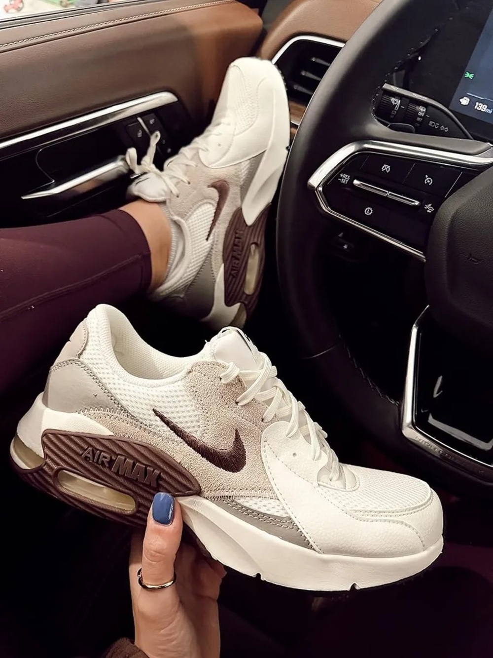 Nike Women’s air max excee sneakers size 8